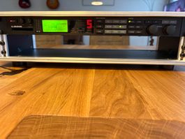 T.C. Electronic G-Force Multieffektgerät + 2HE Rack