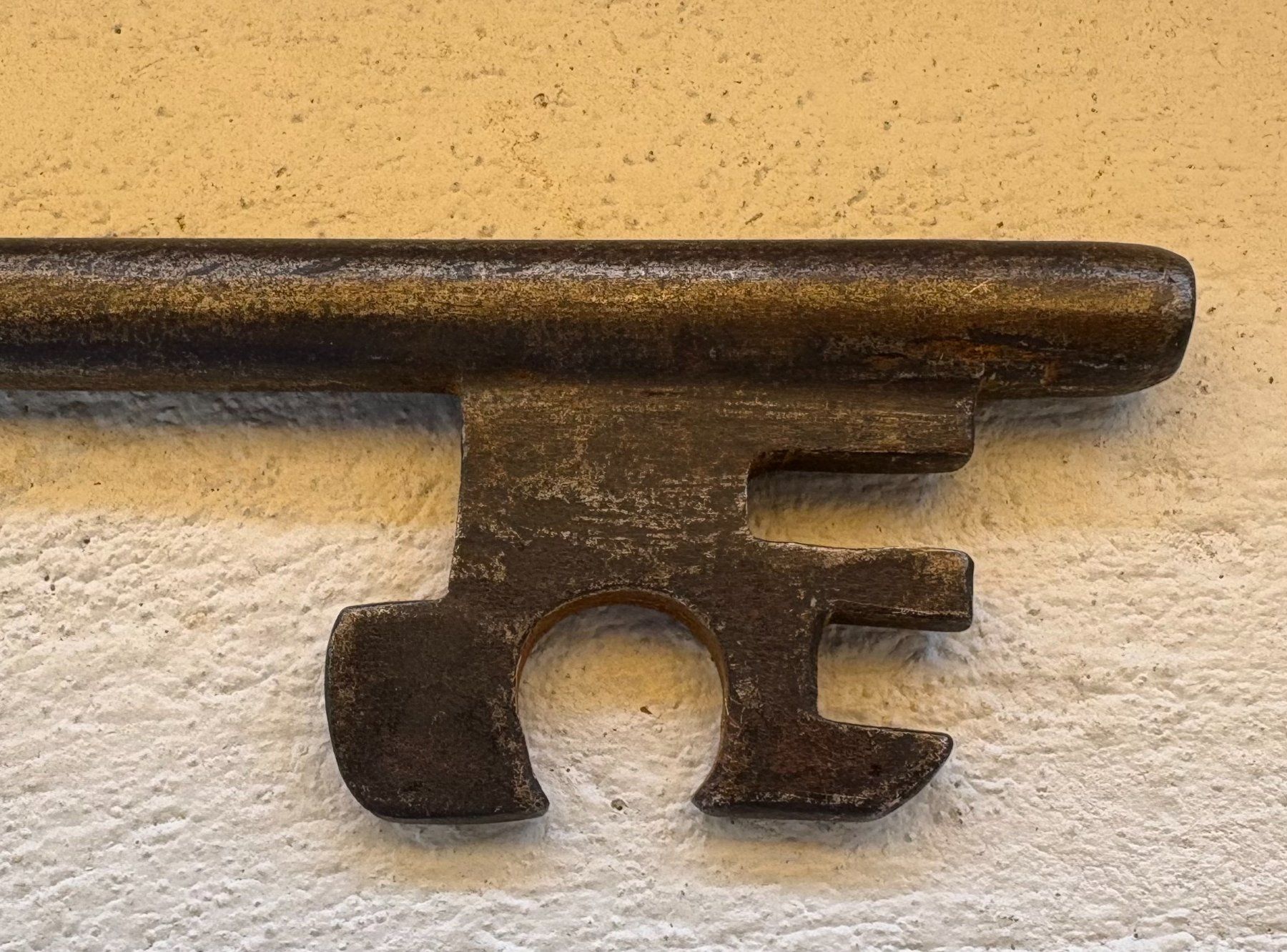 Chiavi: ANTIKER EISEN SCHLÜSSEL 36CM LANG – Usato da Ostermundigen venduto da wini63 1