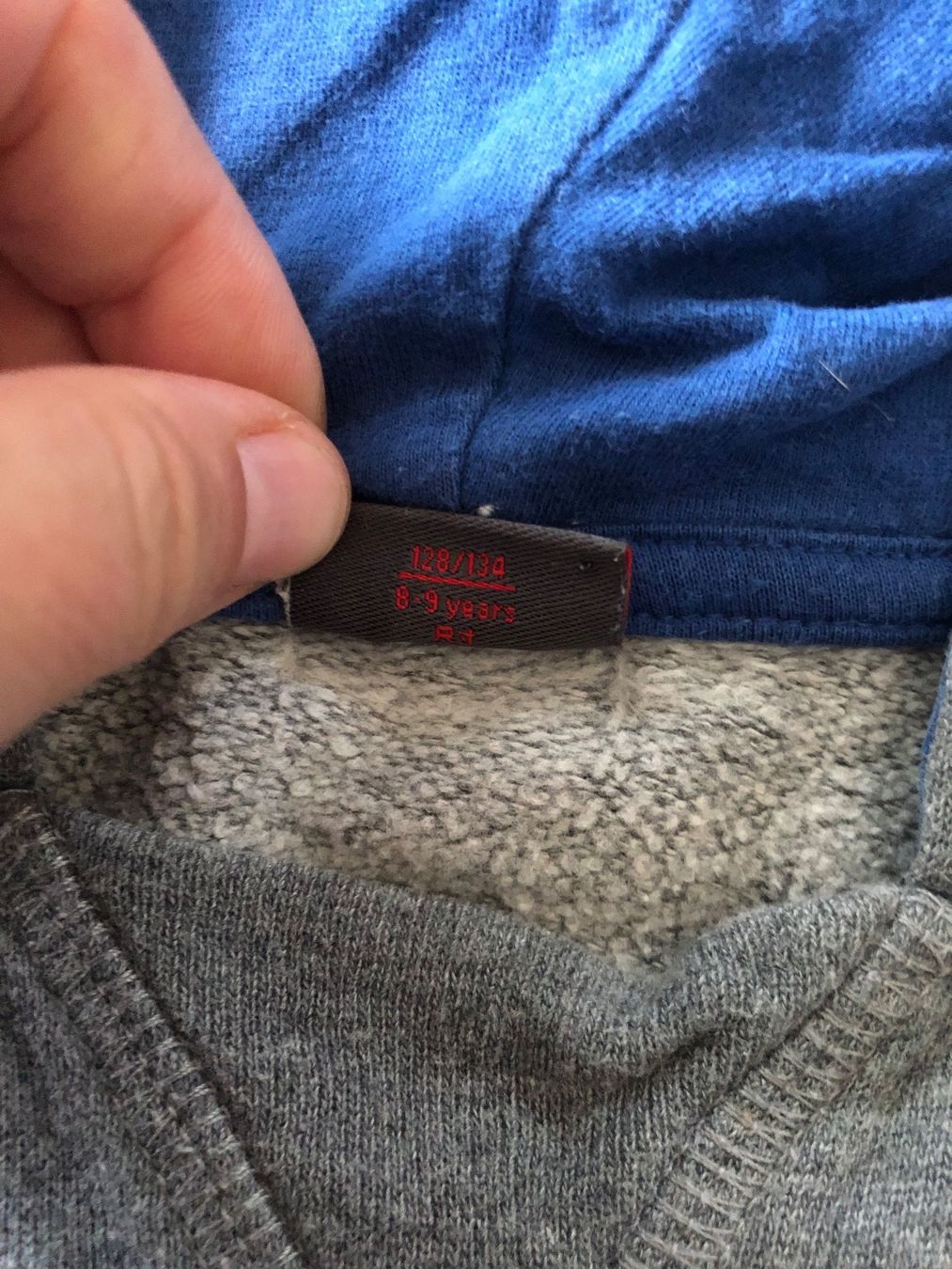 Esprit Maglioni & Felpe: ESPRIT KAPUZENPULLOVER 128/ 134 – Usato da Wattwil venduto da jopara 2