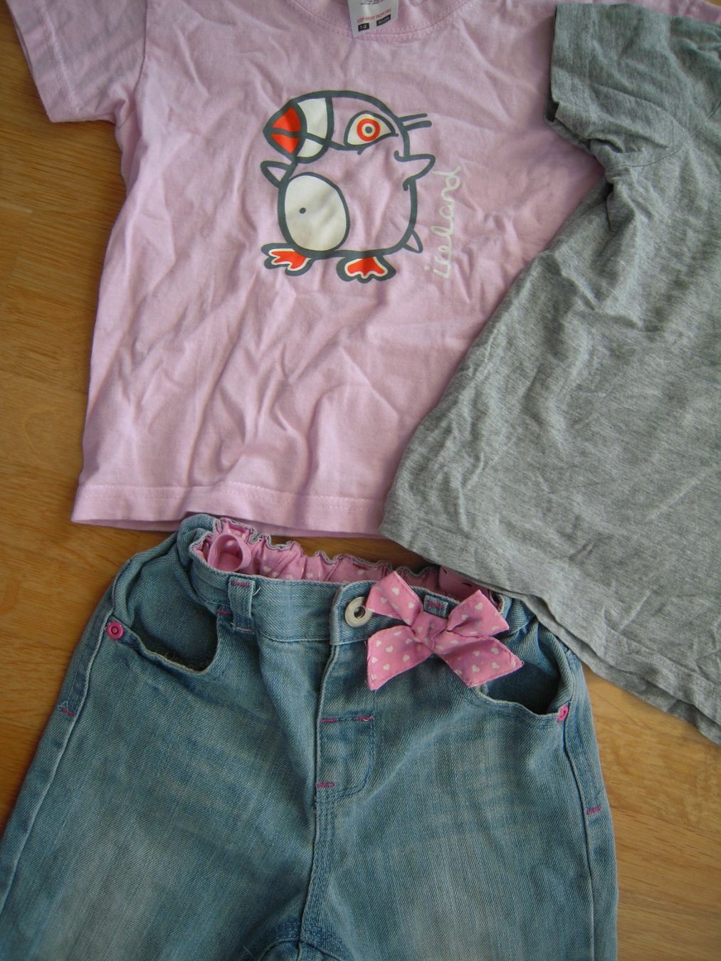 Lotti & Set di vestiti: 2 T-Shirts und Jeans Gr 92 – Nuovo (secondo la descrizione) da Uzwil venduto da visions77 1