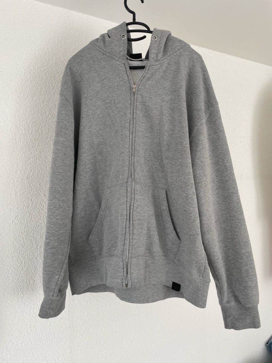 Pull&Bear Maglioni & Felpe: Sweatshirt Grau mit Chrome-Zipper – Usato da Pfyn venduto da luk_9t2r