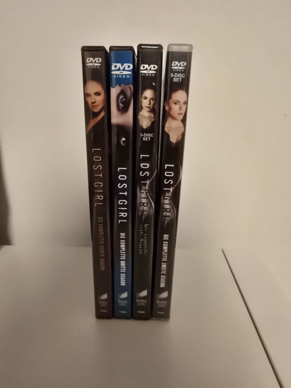 Alle DVDs: DVD - Lost Girl Staffel 1-4 – Gebraucht aus Regensdorf von isatoby9591