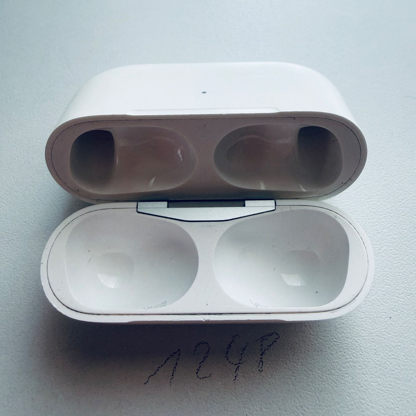 Apple Ladegeräte: Original Apple Ladecase A2190 Wireless für AirPods Pro – Gebraucht aus Basel von MY.AIRPODS.SHOP 1