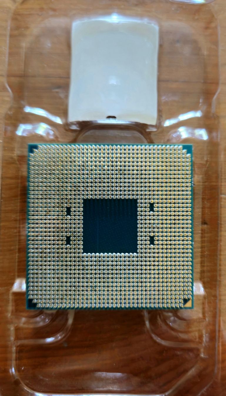 Amd Componenti elettronici: AMD Ryzen 7 3800X processor + fan – Usato da Grand-Lancy venduto da Pierre.Bratschi 1