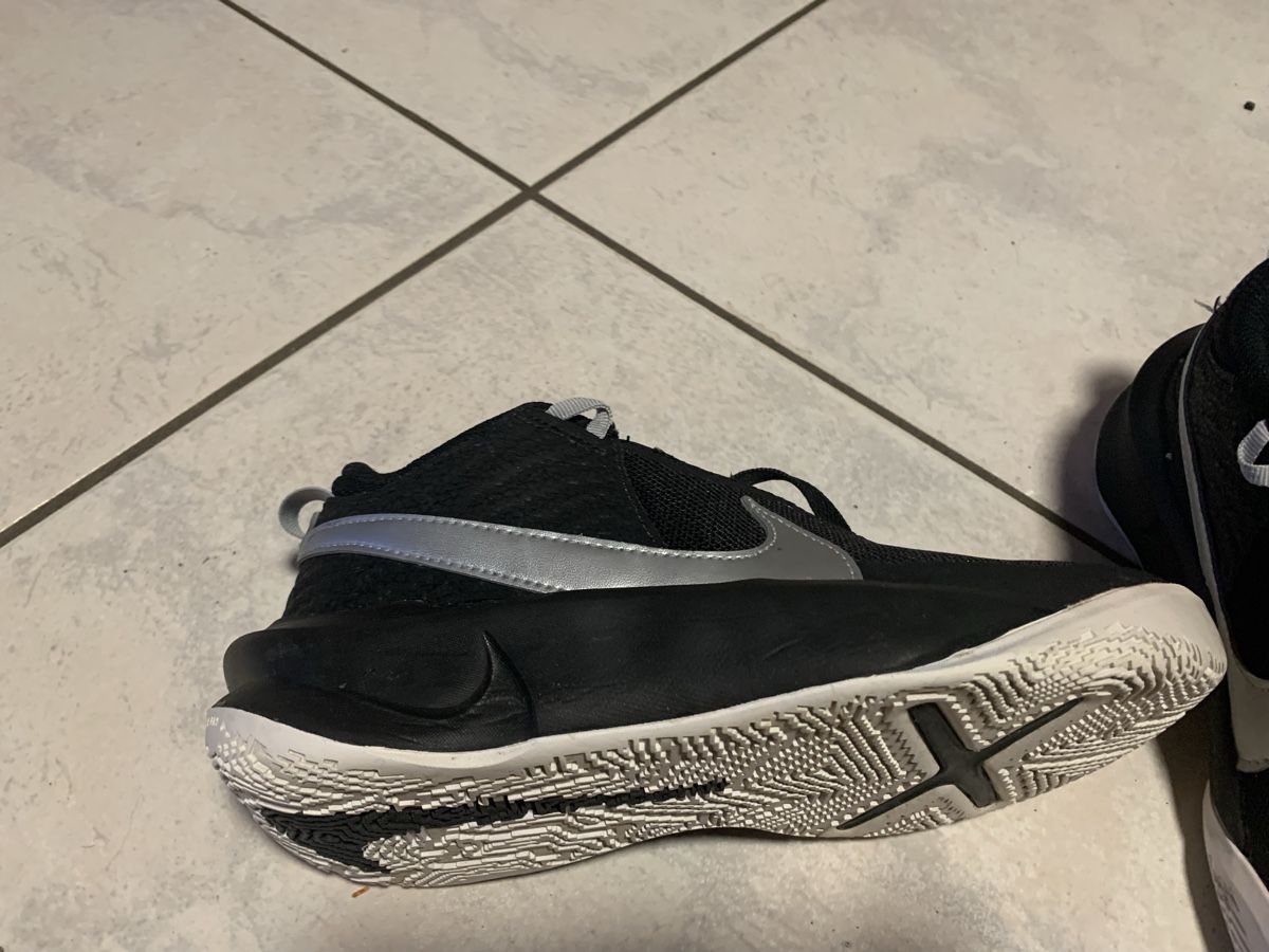 Nike Chaussures hommes: Chaussure Nike – D'occasion à Montsevelier par cel_s9cp 1