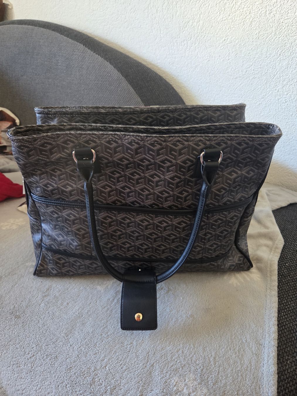 Guess Sacs femmes: Sac Guess – Neuf (Voir description) à Vernayaz par Lecoffreromand 2
