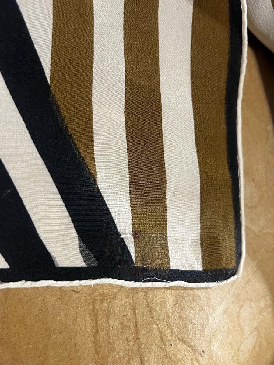 Foulards, Tücher & Schals: Foulard en soie – Gebraucht aus St-Pierre-Clages von ste_xk6p 8