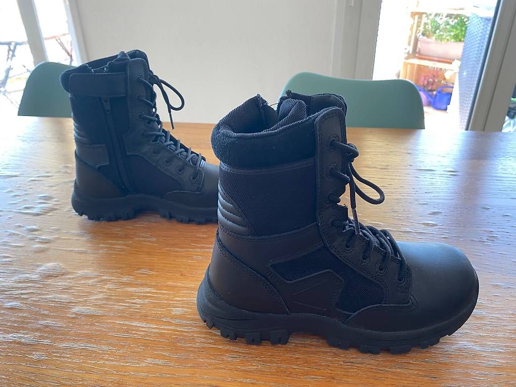 Herrenschuhe: Chaussures dintervention neuves, taille 36 – Gebraucht aus Gollion von Nanouche88 2