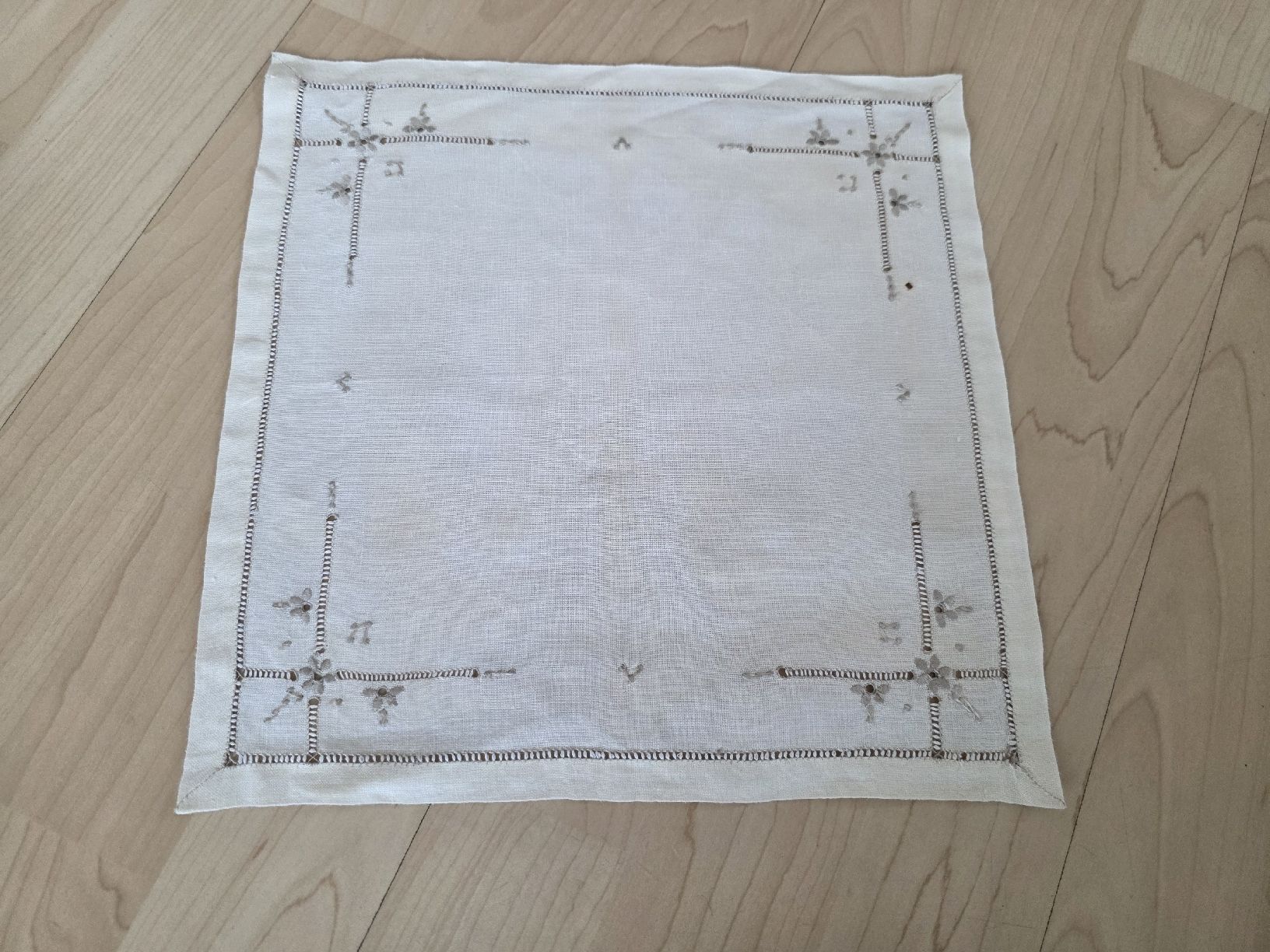 Sonstige Tischwäsche: Handstickdeckeli, Tischsets, antike Deckchen – Gebraucht aus Suhr von andreas_2008 1