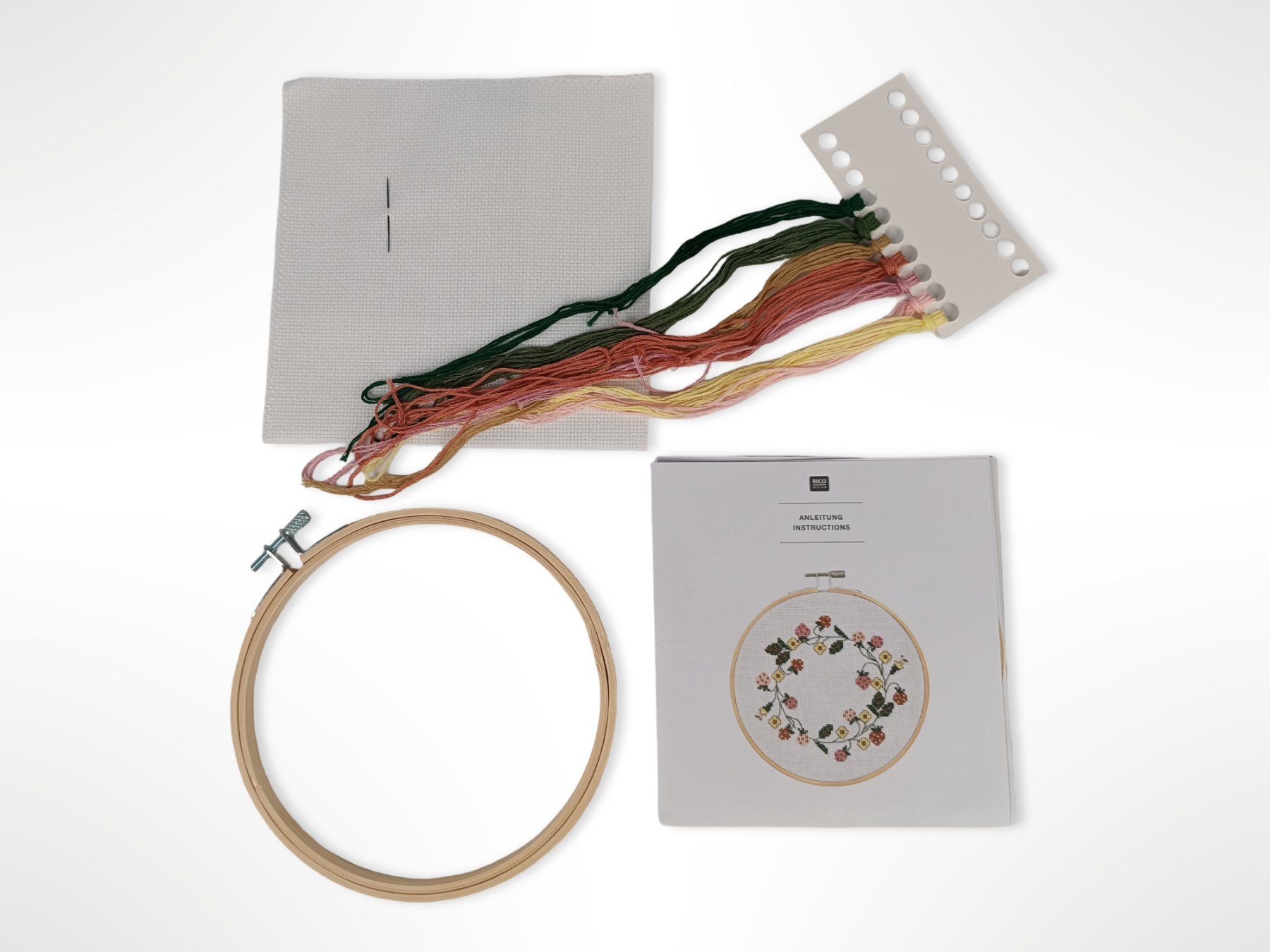 Cerchi da ricamo: RICO DESIGN Stickpackung Erdbeerkranz – Nuovo (secondo la descrizione) da Suhr venduto da Restwert_Suhr 1