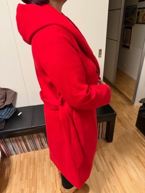 Zara Cappotti: Roter Mantel Zara Gr. S mit Kapuze – Usato da Winterthur venduto da projectcleanup 3