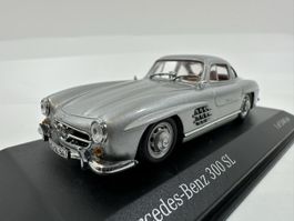 Mercedes-Benz 300 SL 1:43, silbrig, Acrylbox, MINICHAMPS 