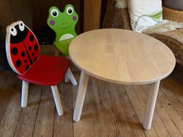 Kindertisch mit Stühle