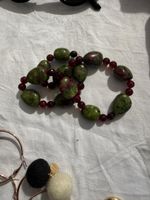 Armband Steinperlen gruen rot neuwertig