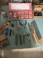 Lot d'outillage horloger Bergeon et accessoires divers