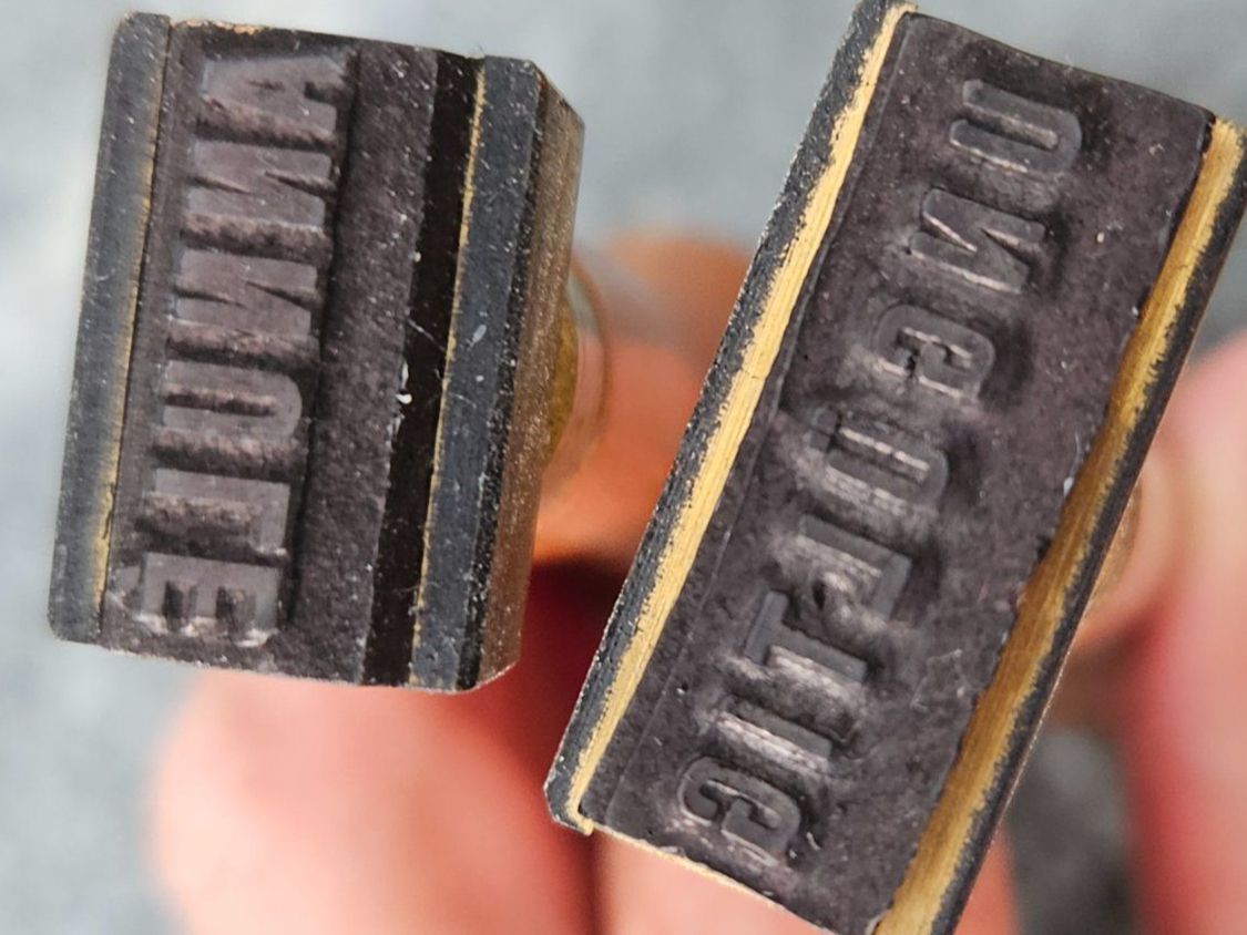 Stempel: Stempel vitage – Gebraucht aus Meyriez von Zigzagzug 1