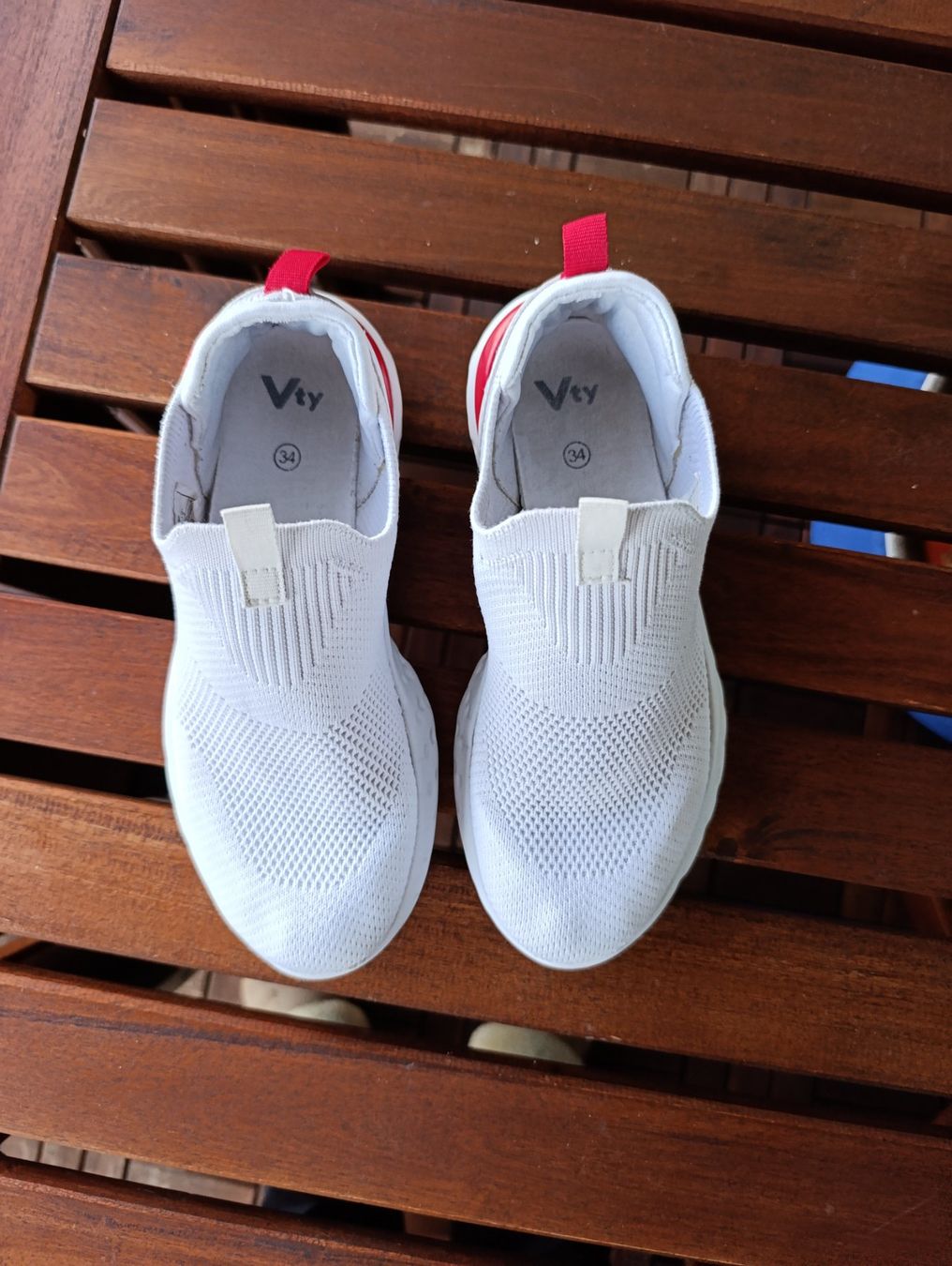 Scarpe per ragazzi: Kinder Sneakers Vty weiss, Gr 34 – Usato da Zürich venduto da VorlonShadow 2