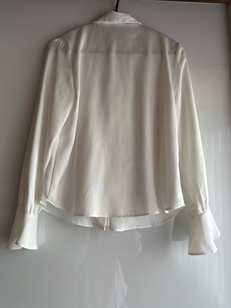 Zara Camicette: Zara weisse Bluse mit Rüschchen Grösse XS – Usato da Buchs AG venduto da Dasmusstduhaben 4