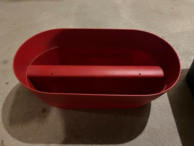 Blumentöpfe: Bac à fleurs rouge – Gebraucht aus Féchy von BA001