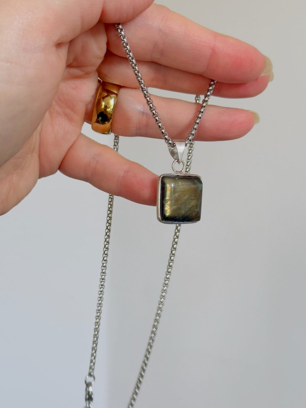 Catenine: Fashionable labradorite necklace – Nuovo e nell'imballaggio originale da Genève venduto da AGBERG 1