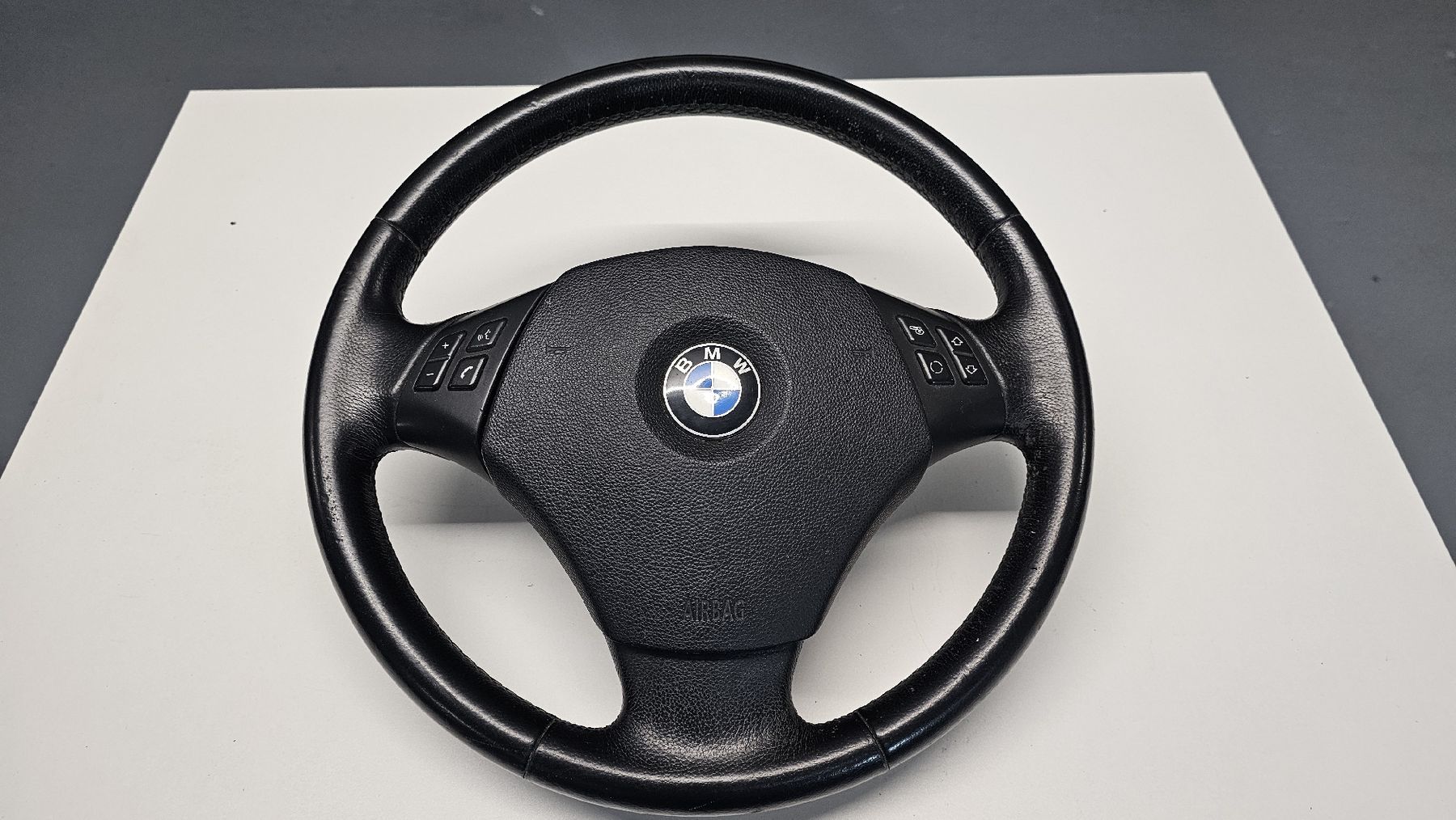 BMW Toutes les pièces auto: BMW E9x Lenkrad – D'occasion à Derendingen par cng_6j2n 1