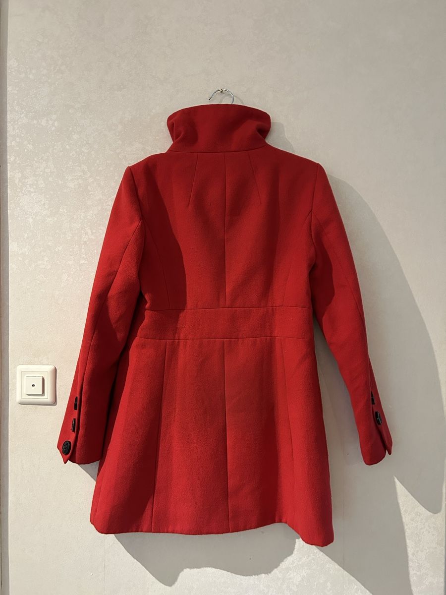 Cappotti: Stylish Red Winter Coat - Like New, Size Medium/38 – Usato da Zürich venduto da mer_pr7h 2