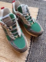 Sneaker Genesis fast neu