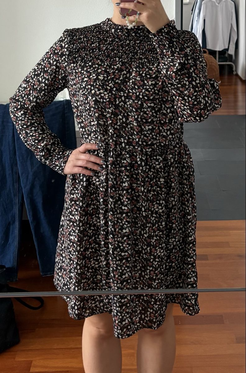 Robes: Blumenkleid – D'occasion à Embrach par ale_v5qn 4