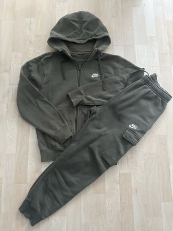 Nike Trainingsanzug, olivgrün, Grösse S,Top Zustand!