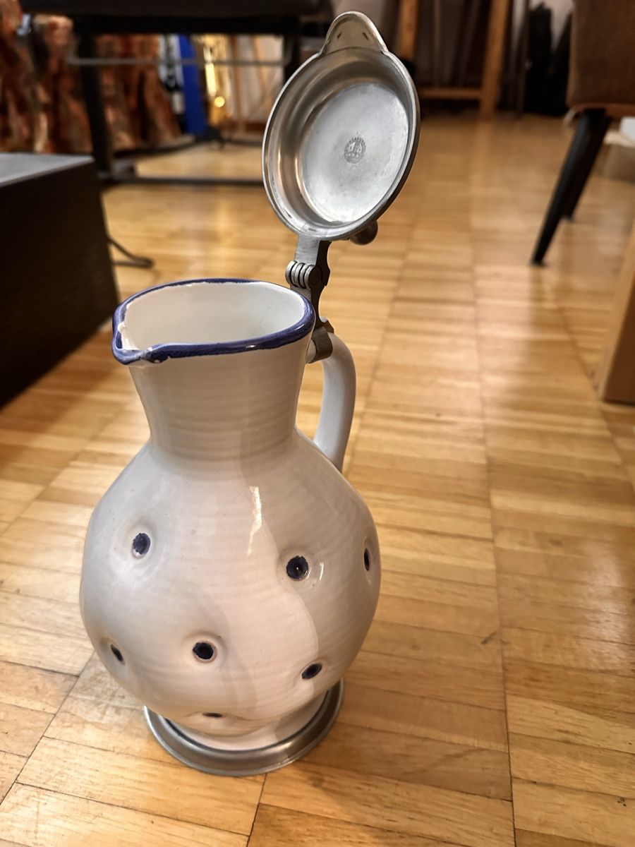 Caraffe: Rustikaler Krug mit Zinndeckel – Usato da Zürich venduto da marusapulmi 2
