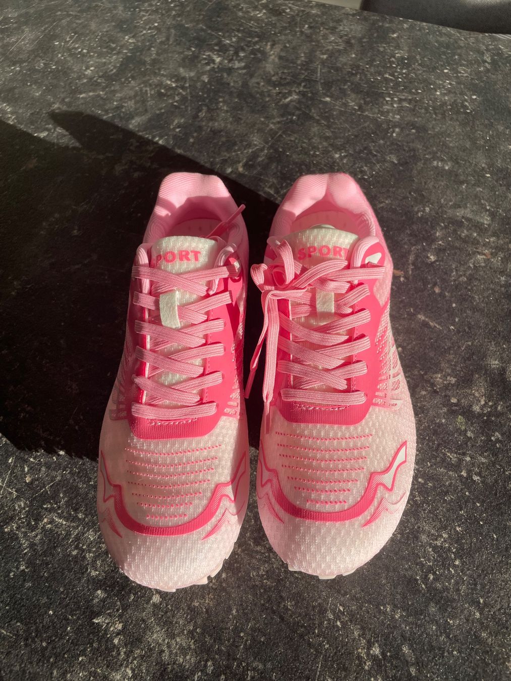 Scarpe da uomo: Chaussures d’athlétisme à pointes - neuves – Nuovo (secondo la descrizione) da Le Locle venduto da marie_b28 2