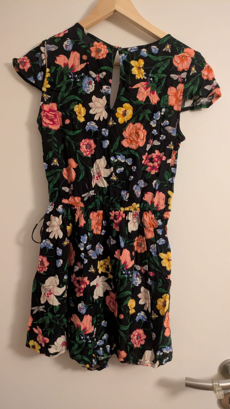 Jumpsuits: Hollister Sommer Overall Blumenmuster – Gebraucht aus Hochwald von A3N. 1
