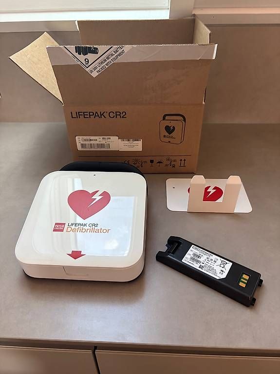 Appareils médicaux: Defibrillator CR2 – D'occasion à Hombrechtikon par Mdivad