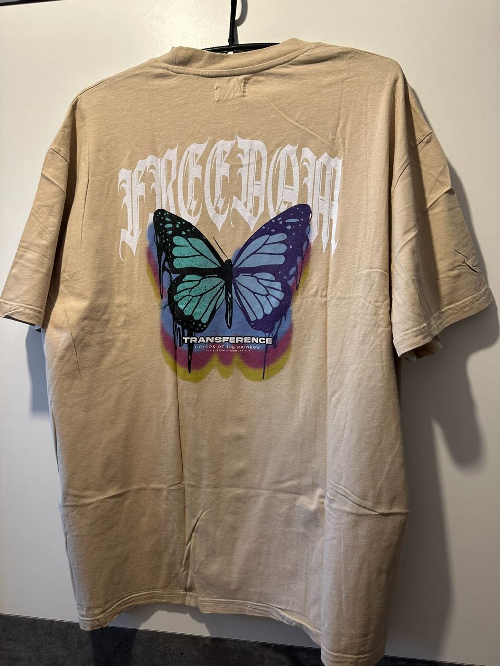 T-shirt: T-Shirt BUTTERFLY beige – Nuovo (secondo la descrizione) da Oftringen venduto da tola19 2