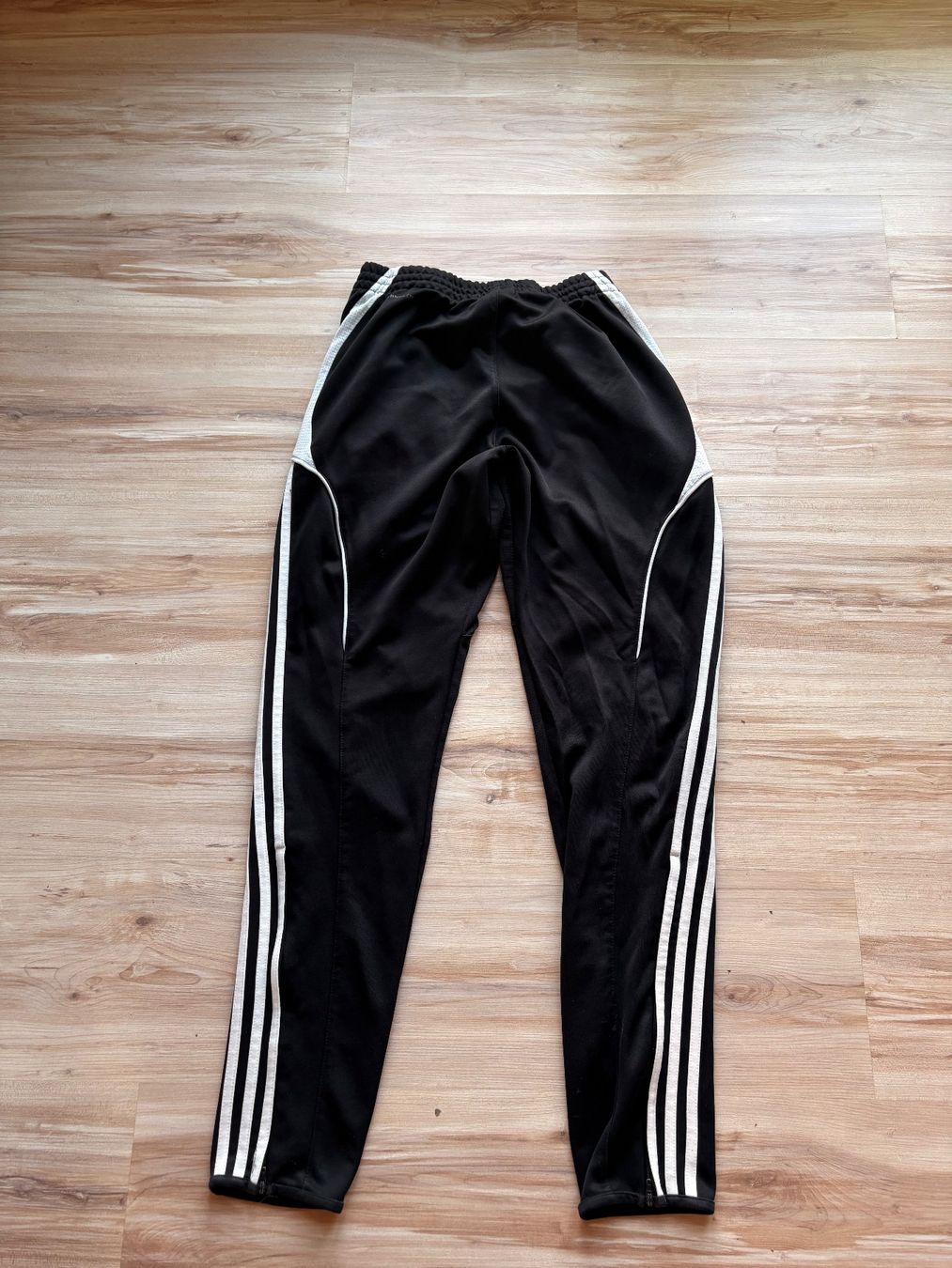 Adidas Pantaloni: Adidas Trackpants – Usato da Wigoltingen venduto da _vntg_ 3