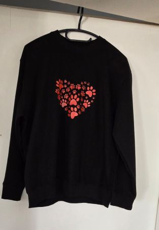 Schwarzer Pullover mit Hunde-Herz Motiv, Grösse L Top!🐾❤...