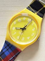 Gelbe Swatch Uhr mit farbigem Armband Top Zustand