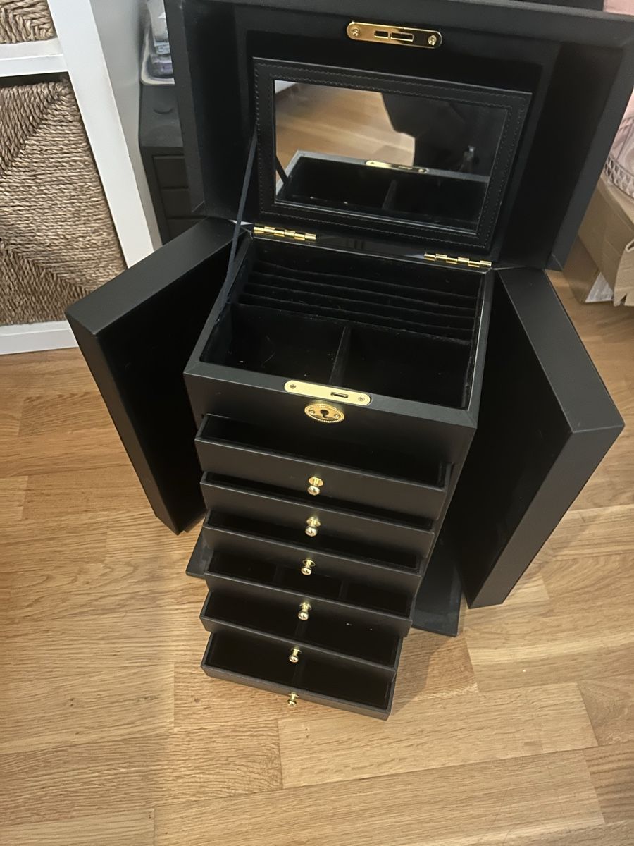 Toutes les décorations: Schmuckschrank – D'occasion à Allschwil par selake990673 3