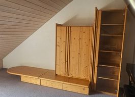Element-Wohnwand Holz massiv mit Vitrine guter Zustand