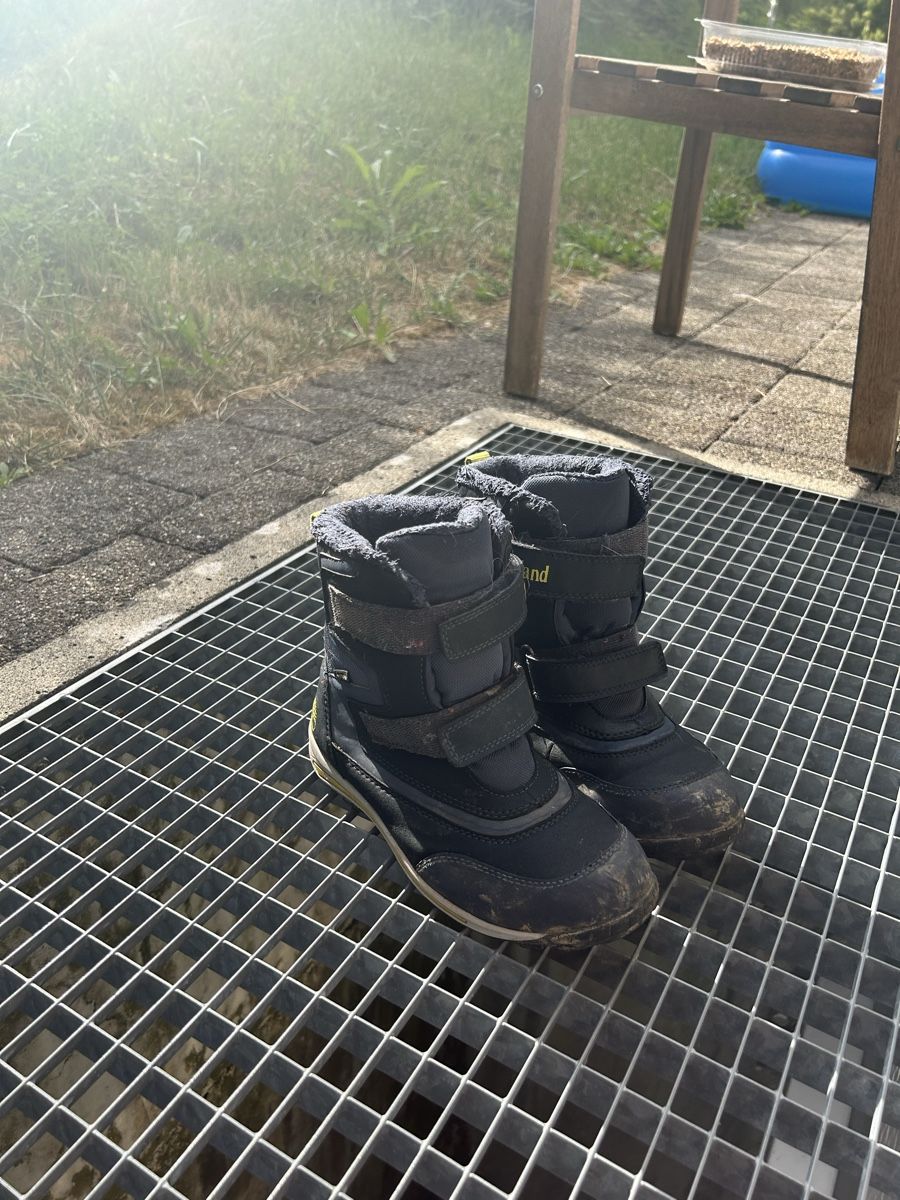 Scarpe per ragazzi: Kinder Stiefel Grösse 24 neuwertig – Usato da Langnau am Albis venduto da sol_lpy8 1