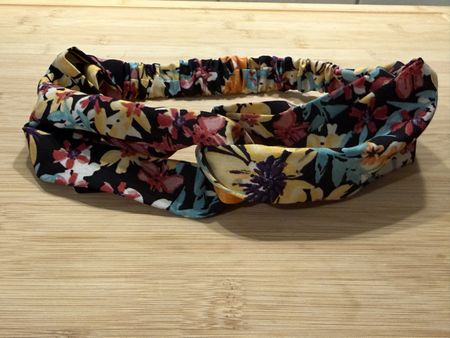 Haarband mit Blumenmuster