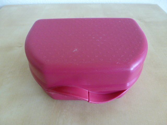 Tupperware Contenitori & Simili: Znüni-Böxli von Tupperwarre – Usato da Luzern venduto da Ankerli 1