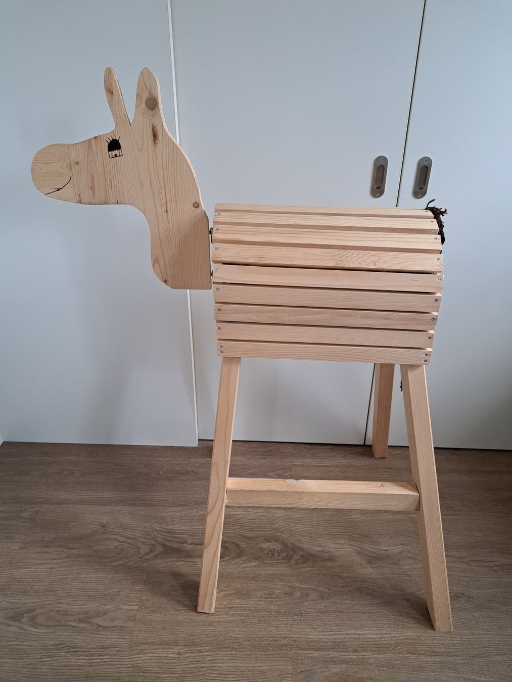 Jouets: Holzpferd – D'occasion à Rickenbach LU par UeliT1