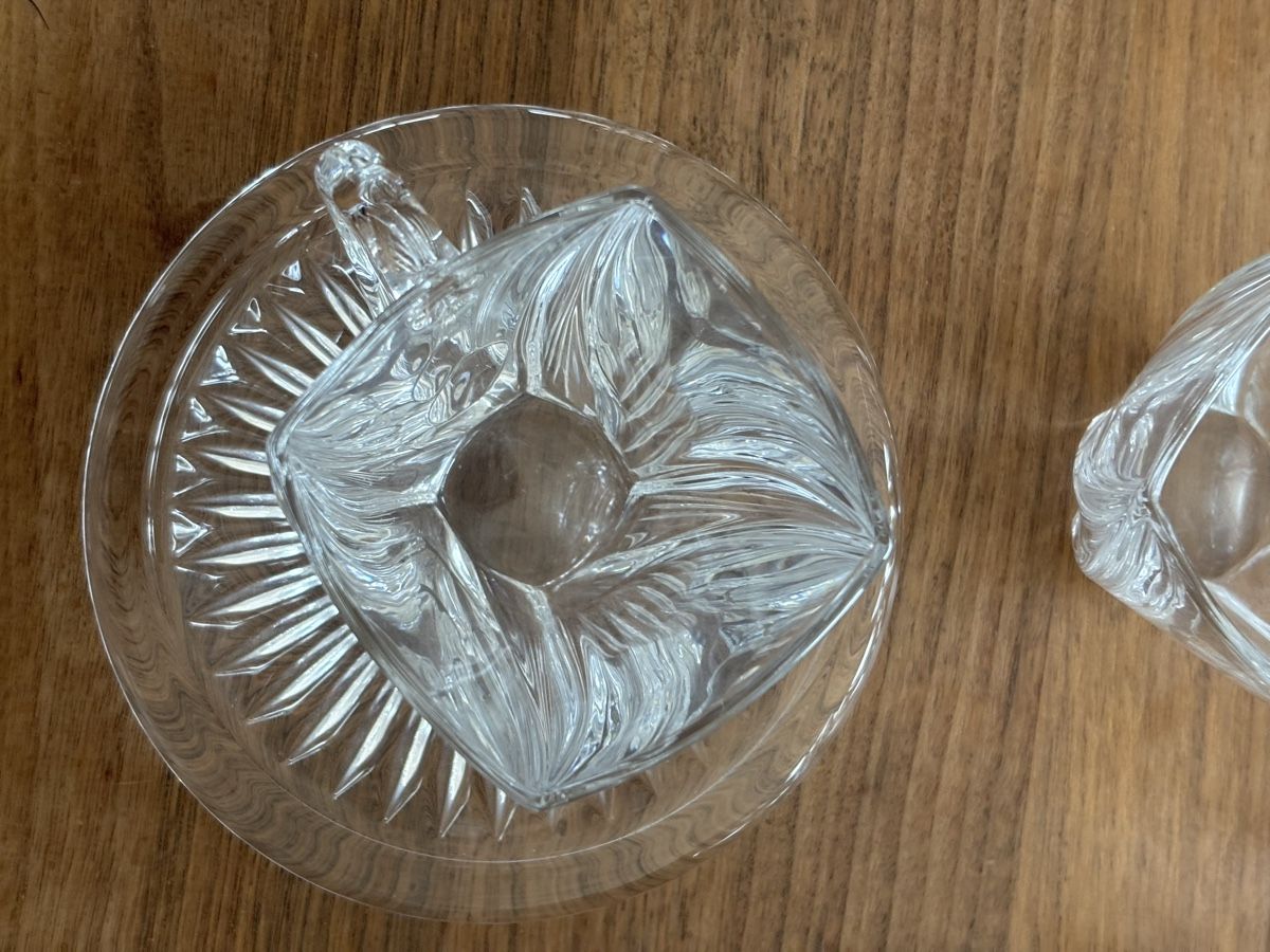 Set di piatti: Glas Tassen mit Unterteller – Usato da Kesswil venduto da Branca-01 1