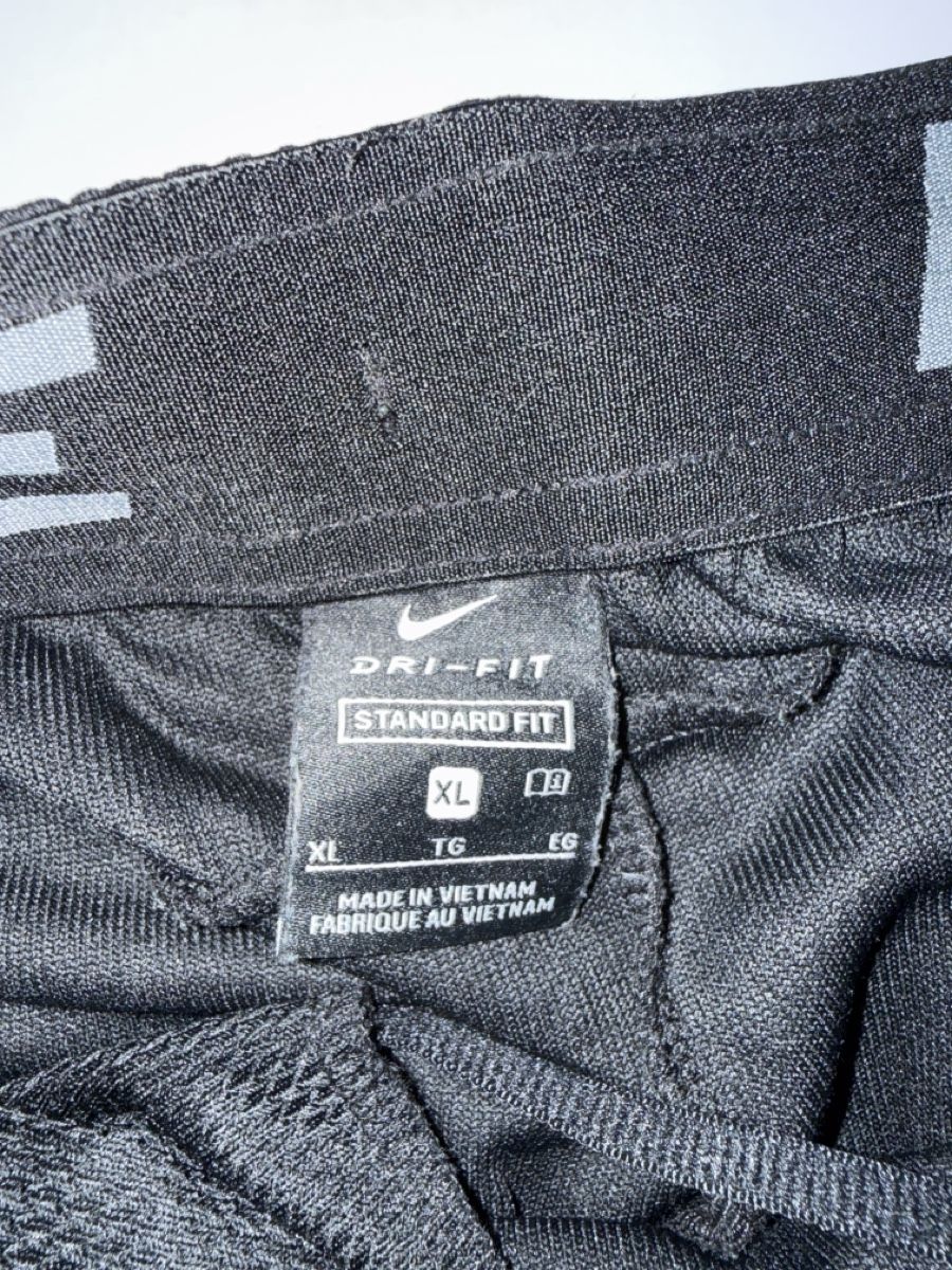Nike Pantaloni: Nike Performance Strike Short – Usato da Châtelaine venduto da jas_9wnr 1