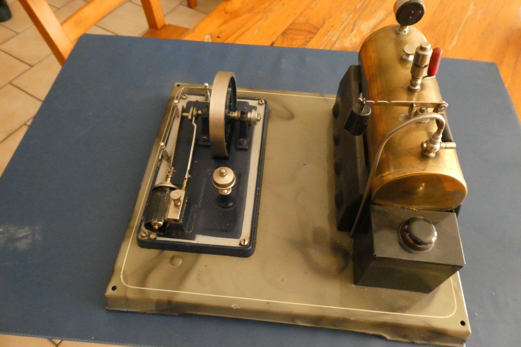 Kit di modellismo & Modellini statici: machine a vapeur ancienne – Usato da Fontaines NE venduto da monloisir