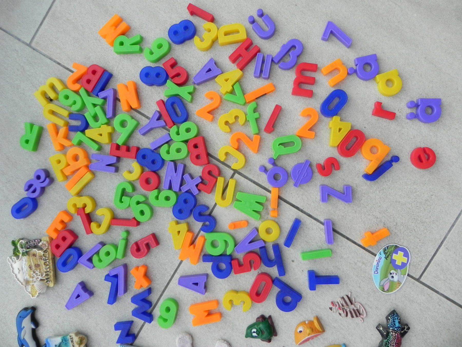 Giochi: Magnetbuchstaben und Zahlen Set Magnete gemischt – Usato da Stallikon venduto da pcerny16 4