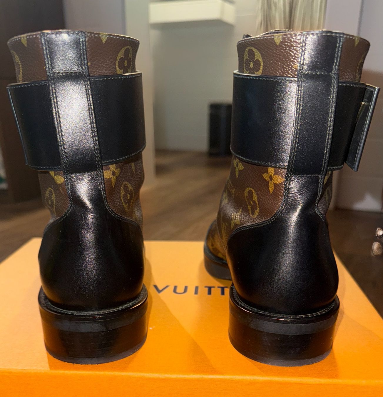 Louis Vuitton Damenschuhe: LOUIS VUITTON Wonderland Flat Ranger boots - 39 – Gebraucht aus St-Sulpice VD von juhdu 5