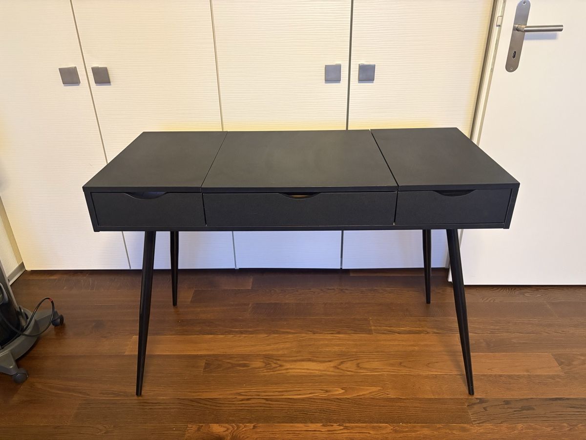 Scrivanie: Schreibtisch 110x50x75 – Usato da Cham venduto da lumibaerli
