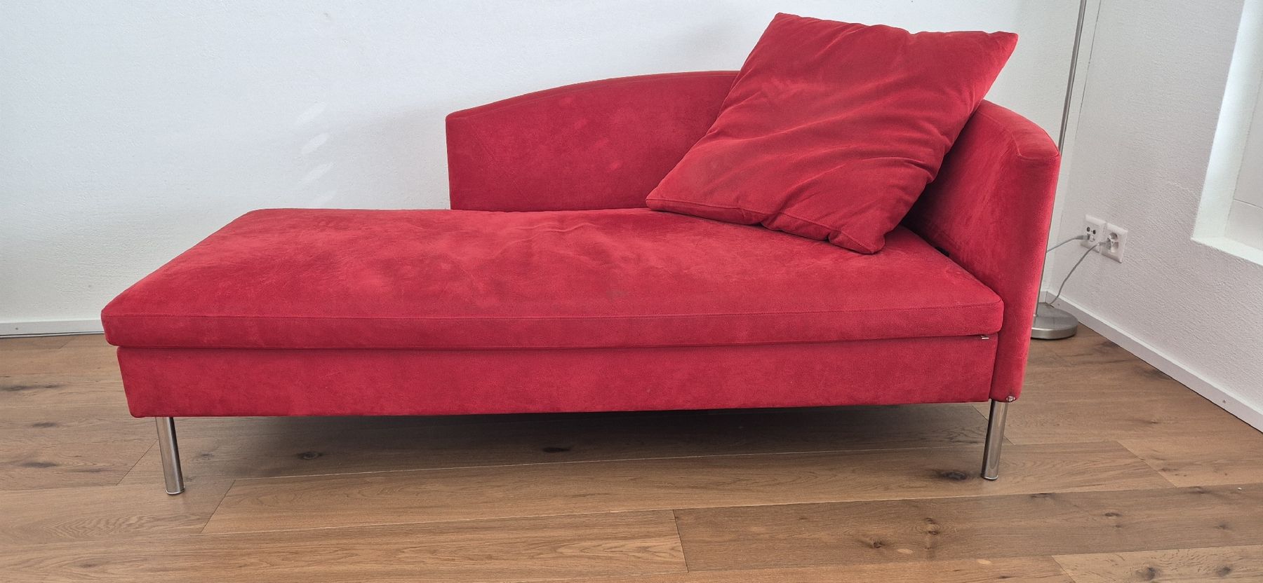 Divani: Chaise Longue Sofa Rot Dreipunkt – Usato da Mellingen venduto da ddf97 1